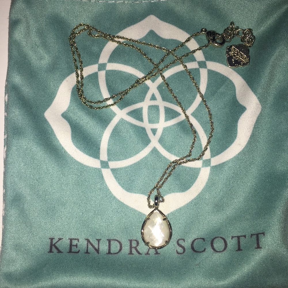 PEARL KENDRA SCOTT NECKLACE BIRTHSTONE